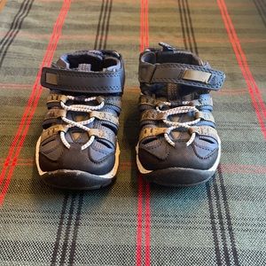 Cat & Jack toddler size 5 shoe/sandal